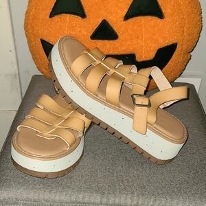 Universal Thread Tan Platform Sandals